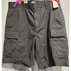 Levi's Black Carrier Cargo Shorts Mens Size 38 Snap Pockets Cotton Hits Knee NWT